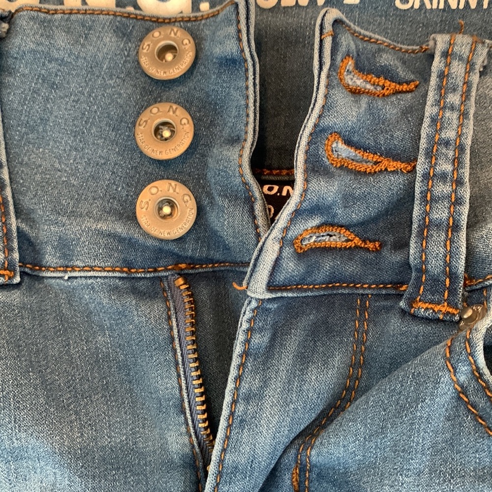 High Rise Curvy Jeans - Picture 6 of 7
